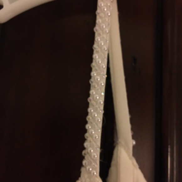 Wedding dress. - Picture 3 of 6